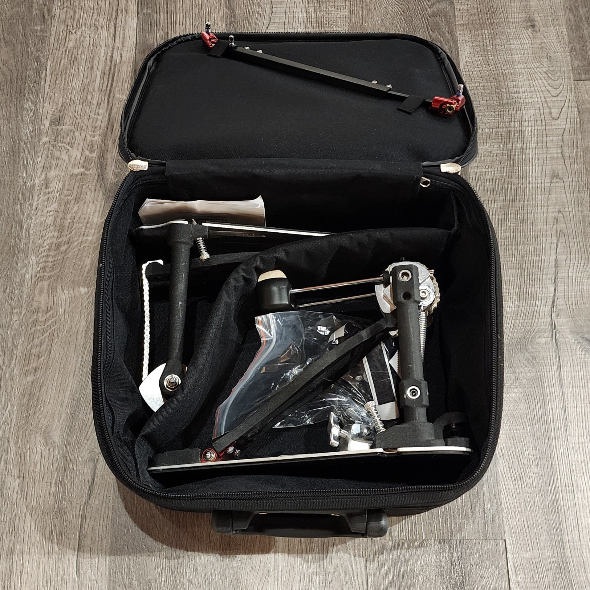 double bass drum pedal case Used DW 9000 Series Double Bass Drum Pedal w/ Case