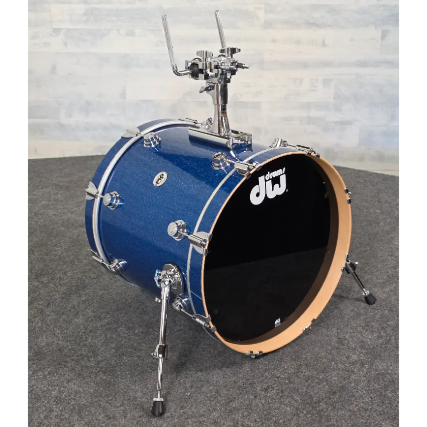 Used DW Collectors VLT 333 Maple Bass Drum 20x18 Blue Glass - Very Used DW Collectors VLT 333 Maple Bass Drum 20x18 Blue Glass - Very