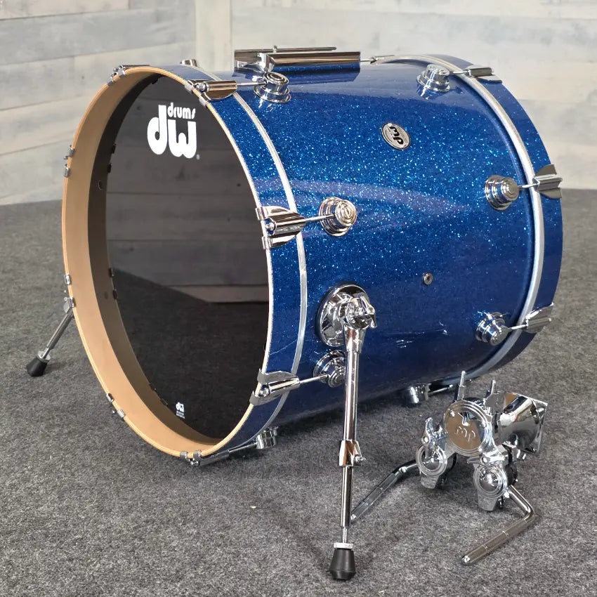 Used DW Collectors VLT 333 Maple Bass Drum 20x18 Blue Glass - Very Used DW Collectors VLT 333 Maple Bass Drum 20x18 Blue Glass - Very