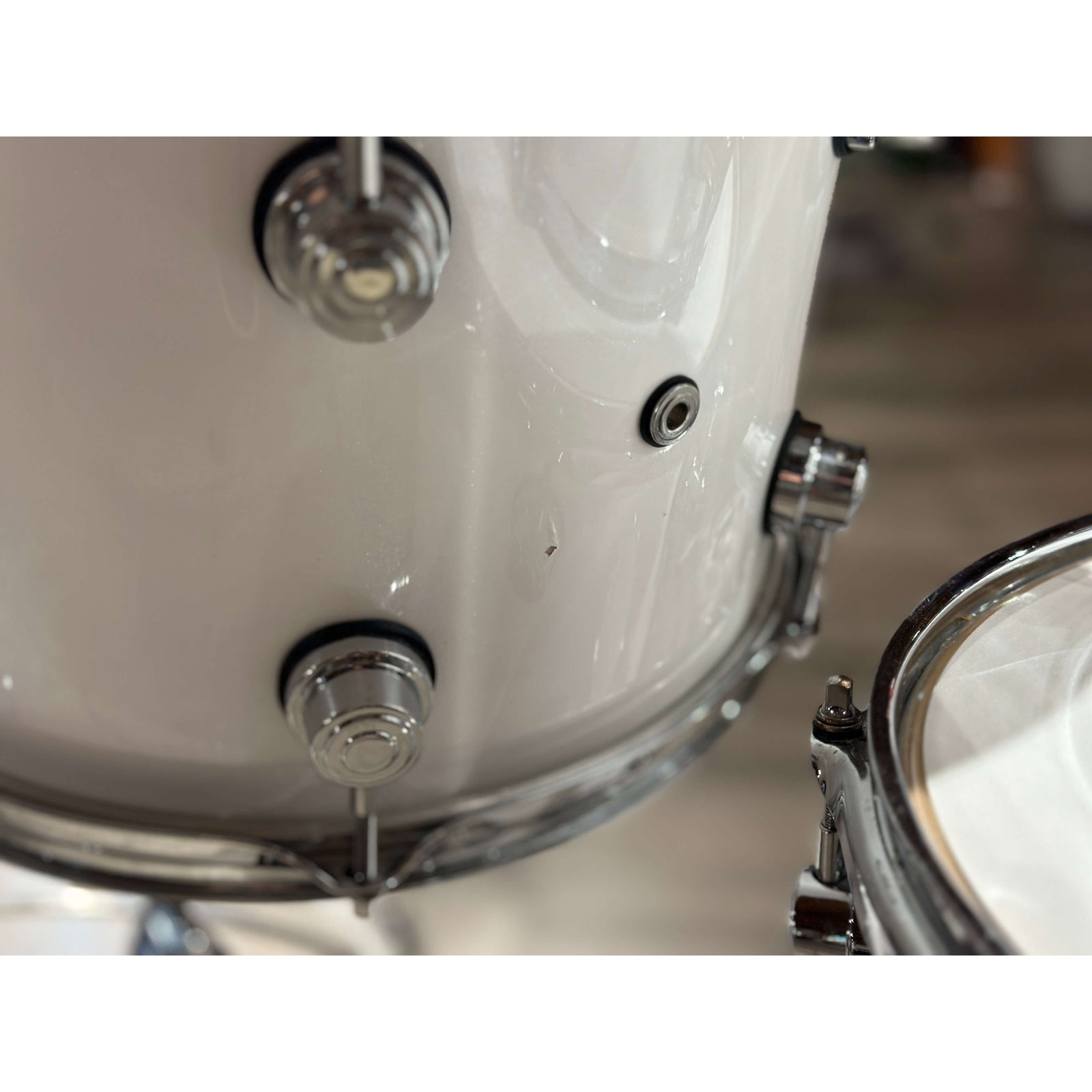 Used DW Performance Series 4pc Drum Set White Sparkle - Very Good