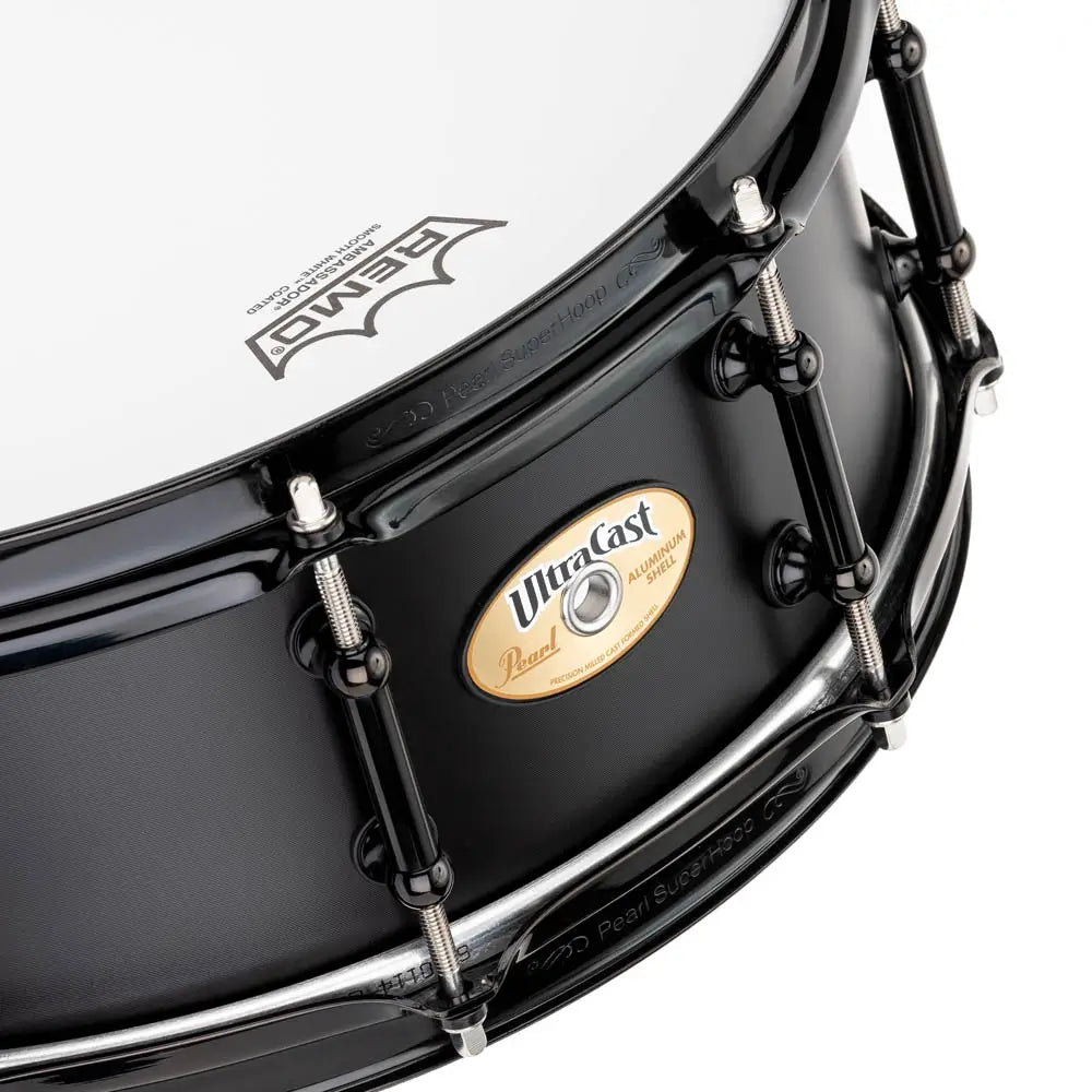 Pearl UltraCast 3mm Cast Aluminum Snare Drum 14x5 Pearl UltraCast 3mm Cast Aluminum Snare Drum 14x5