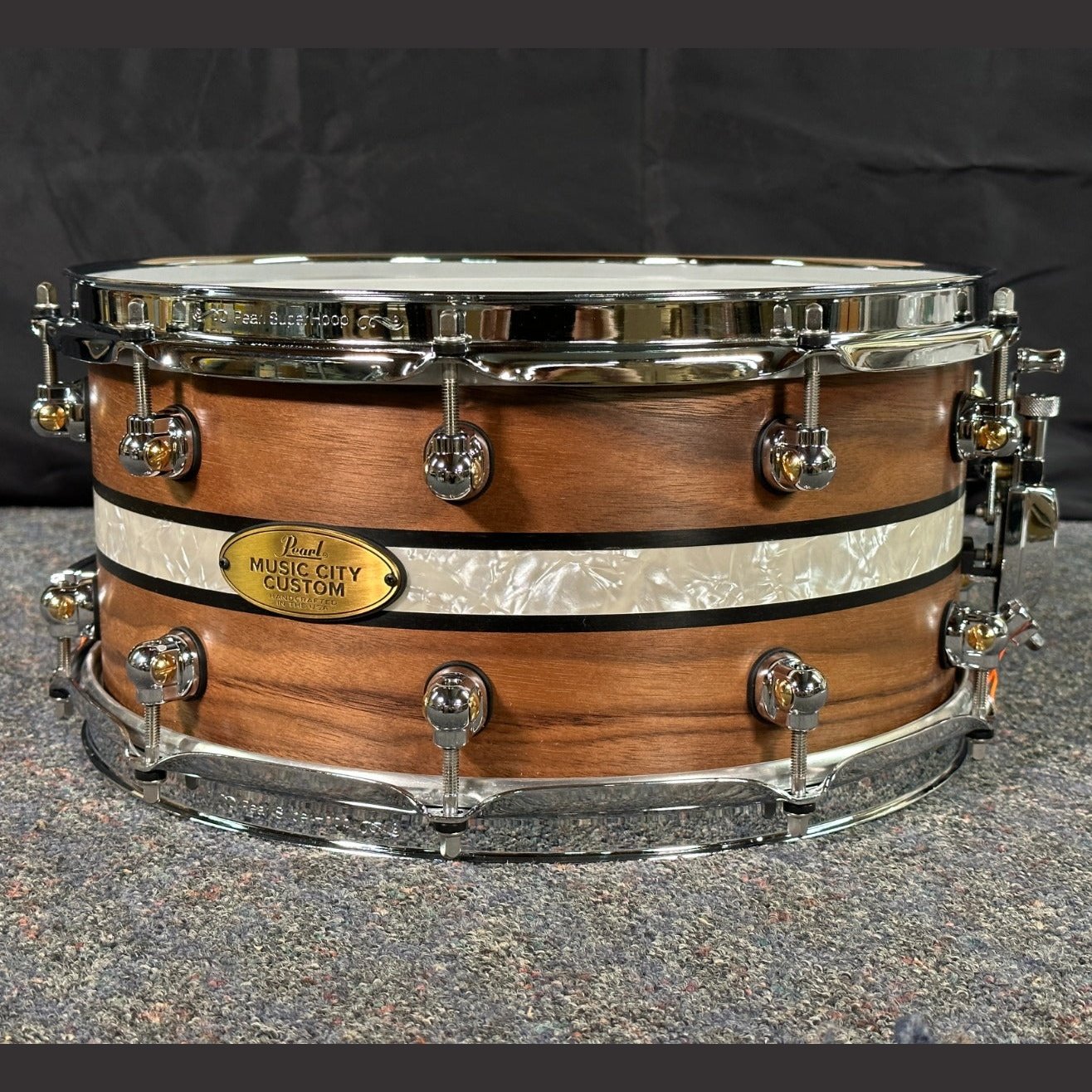 Used Pearl Music City Custom Solid Walnut Snare Drum 14x6.5 Natural w/Duoband Ebony Marine Inlay